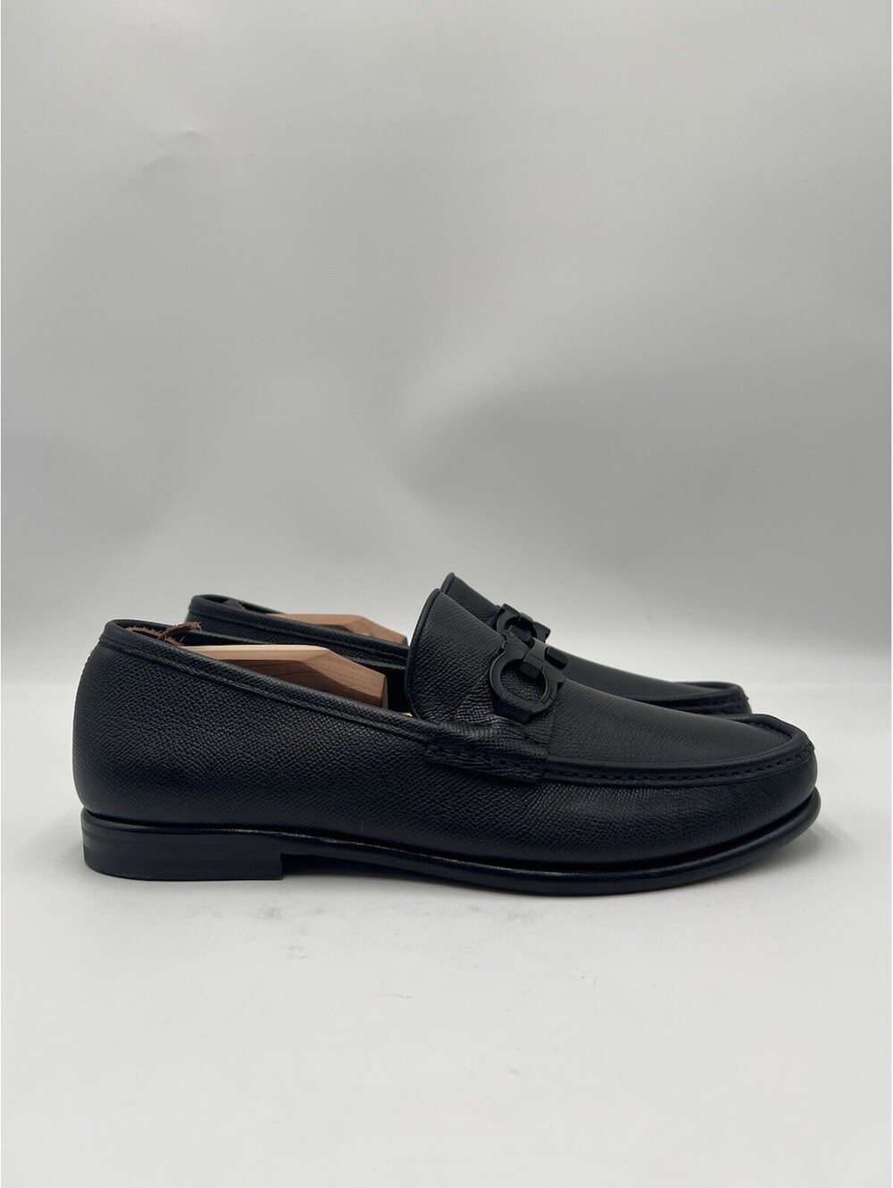Ferragamo Crown Gancini black pebbled calf leather loafers Size 8.5E